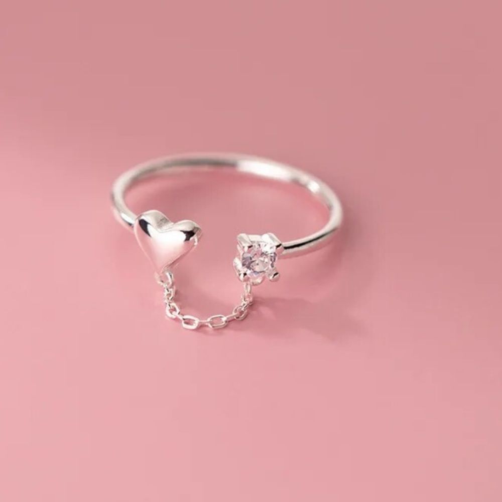 The Dainty Chain Heart ring adjustable 925 silver and moonstone